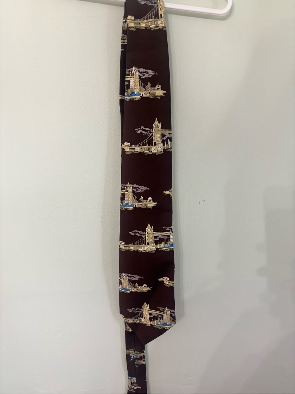 Vintage 1970s Maroon Scenic Tower Pattern Men's Tie